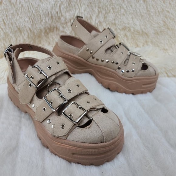 Cape Robbin Nude 3 Buckle 1" Platform Sandals - Picture 7 of 8